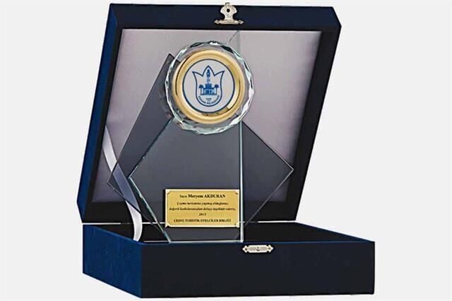 M22 Kadife Kutulu Kristal Plaket 24 cm M22 Kadife Kutulu Kristal Plaket 24 cm