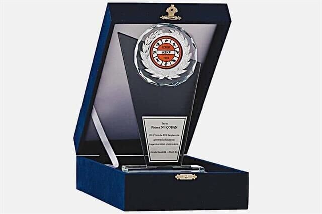 M26 Kadife Kutulu Kristal Plaket 23 cm