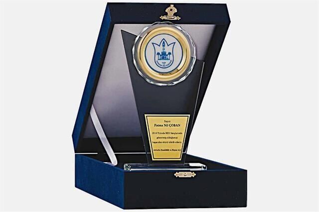 M28 Kadife Kutulu Kristal Plaket 23 cm