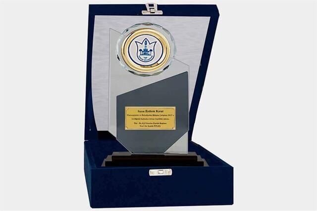 M34 Kadife Kutulu Kristal Plaket 25 cm
