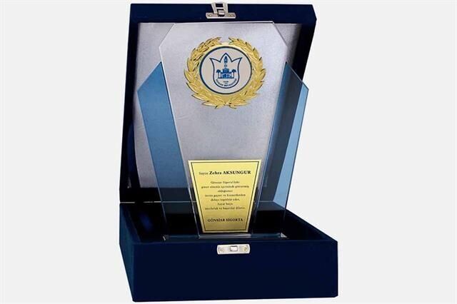 M36 Kadife Kutulu Kristal Plaket 27 cm