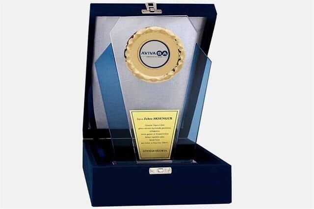 M40 Kadife Kutulu Kristal Plaket 27 cm