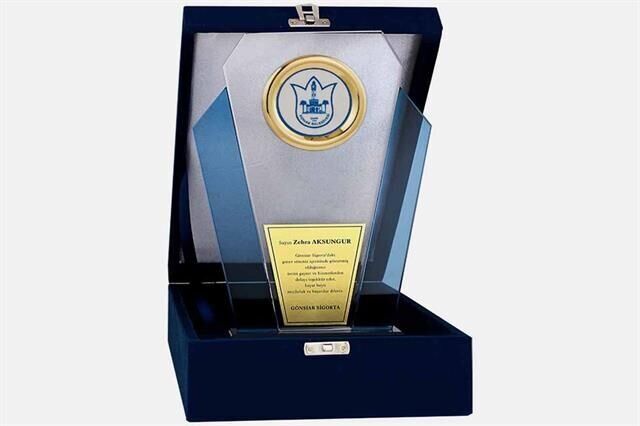 M42 Kadife Kutulu Kristal Plaket 27 cm