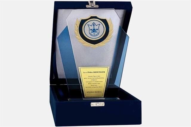 M46 Kadife Kutulu Kristal Plaket 27 cm