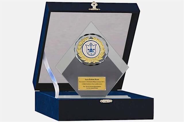 M60 Kadife Kutulu Kristal Plaket 24 cm