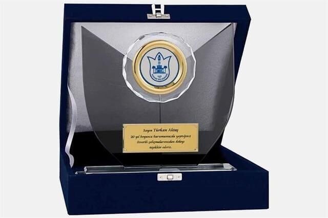 M70 Kadife Kutulu Kristal Plaket 22 cm