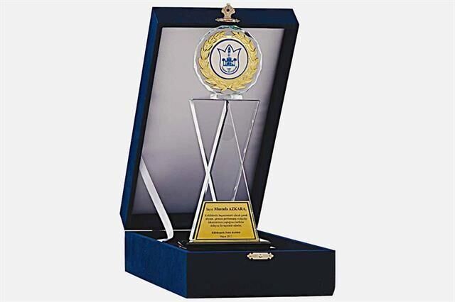M78 Kadife Kutulu Kristal Plaket 28 cm