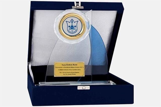 M100 Kadife Kutulu Kristal Plaket 23 cm M100 Kadife Kutulu Kristal Plaket 23 cm