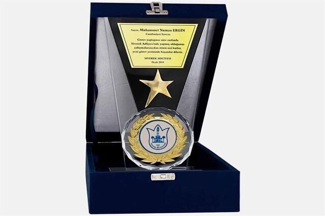 M102 Kadife Kutulu Kristal Plaket 26 cm M102 Kadife Kutulu Kristal Plaket 26 cm