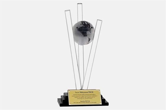 M109 Kristal Plaket 26 cm