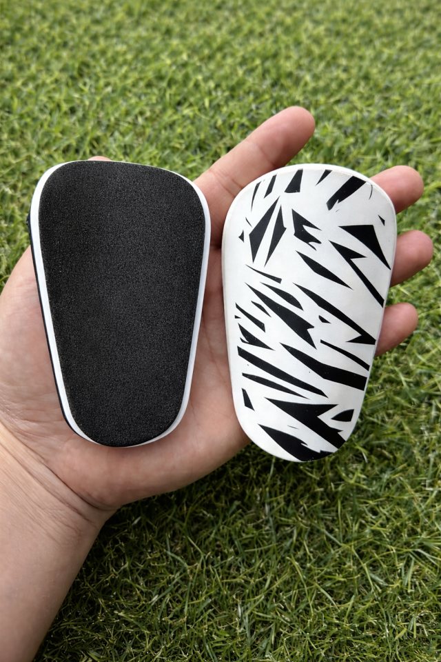 ​Profesyonel Mini Futbol Tekmeliği – Tekmelik Tutucu Hediyeli | Çocuk & Yetişkin Uyumlu