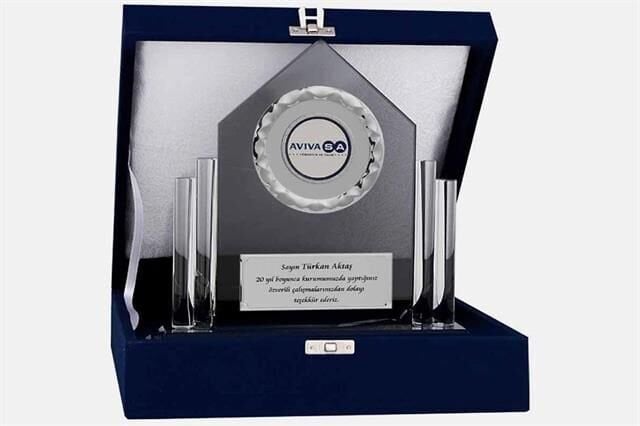 M132 Kadife Kutulu Kristal Plaket 23 cm