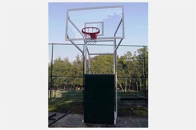 BSE 119 Basketbol Potası 4 Direk Tekerlekli, Ağırlıklı, Seyyar 15 mm. Cam (Ak.) Panya 105 x 180 cm. Ön Tarafı Çarpmalara Karşı Koruyuculu 20 Sabit Çember BSE 119 Basketbol Potası 4 Direk Tekerlekli, Ağırlıklı, Seyyar 15 mm. Cam (Ak.) Panya 105 x 180 cm. Ön Tarafı Çarpmalara Karşı Koruyuculu 20 Sabit Çember