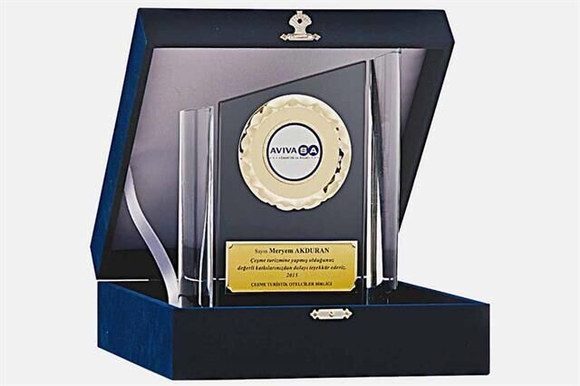 M164 Kadife Kutulu Kristal Plaket 23 cm M164 Kadife Kutulu Kristal Plaket 23 cm