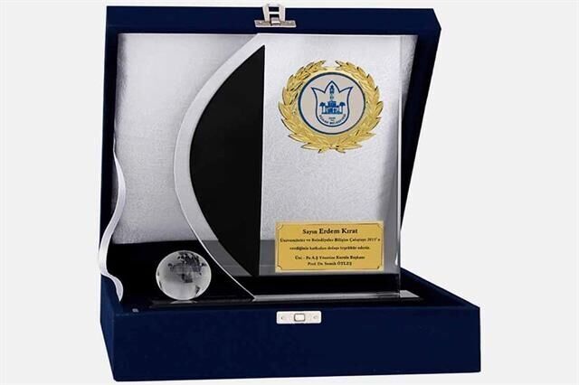 M172 Kadife Kutulu Kristal Plaket 23 cm M172 Kadife Kutulu Kristal Plaket 23 cm