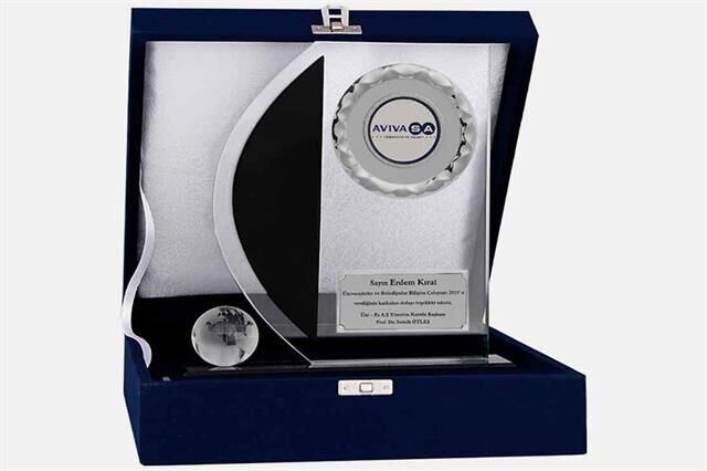 M180 Kadife Kutulu Kristal Plaket 23 cm