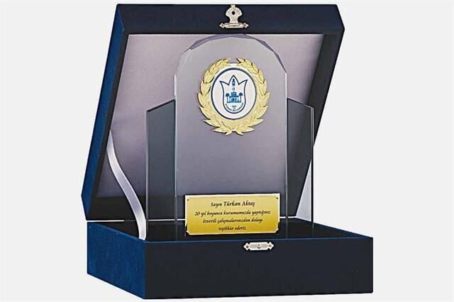 M184 Kadife Kutulu Kristal Plaket 24 cm