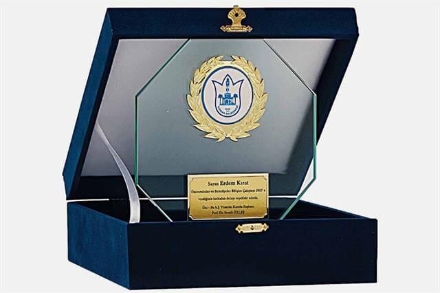 M196 Kadife Kutulu Kristal Plaket 18 cm