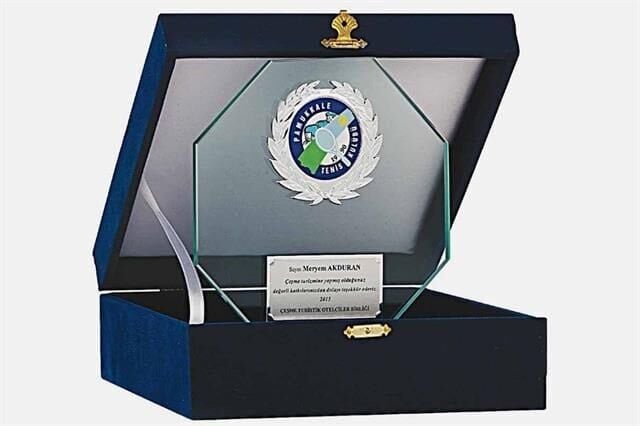 M198 Kadife Kutulu Kristal Plaket 18 cm