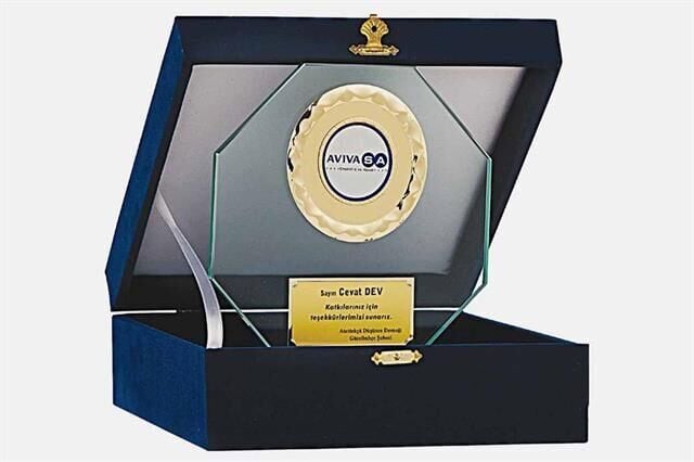 M200 Kadife Kutulu Kristal Plaket 18 cm M200 Kadife Kutulu Kristal Plaket 18 cm