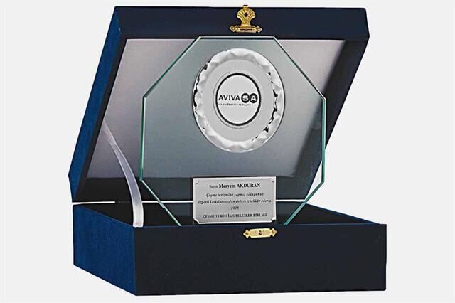 M204 Kadife Kutulu Kristal Plaket 18 cm