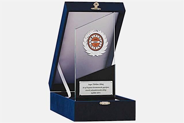 M210 Kadife Kutulu Kristal Plaket 26 cm