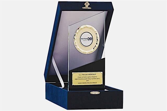 M212 Kadife Kutulu Kristal Plaket 26 cm M212 Kadife Kutulu Kristal Plaket 26 cm