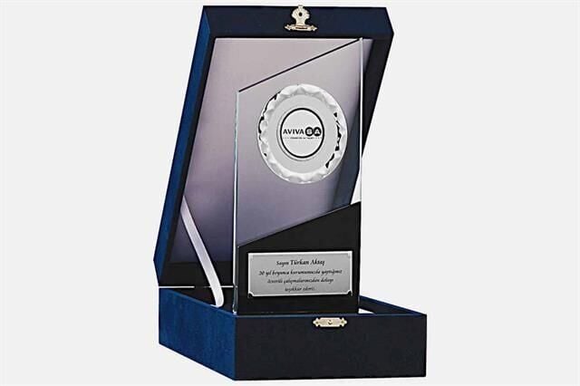 M216 Kadife Kutulu Kristal Plaket 26 cm